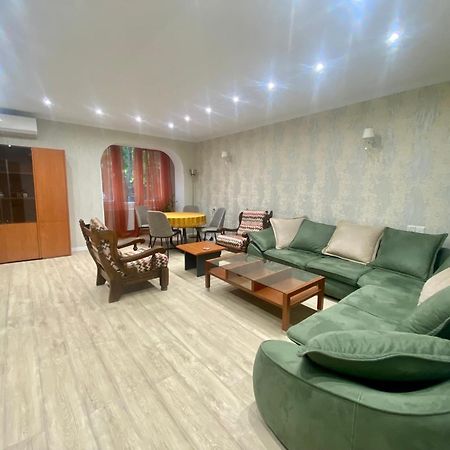Spacious Dinamo Apartment Tbilisi Ngoại thất bức ảnh
