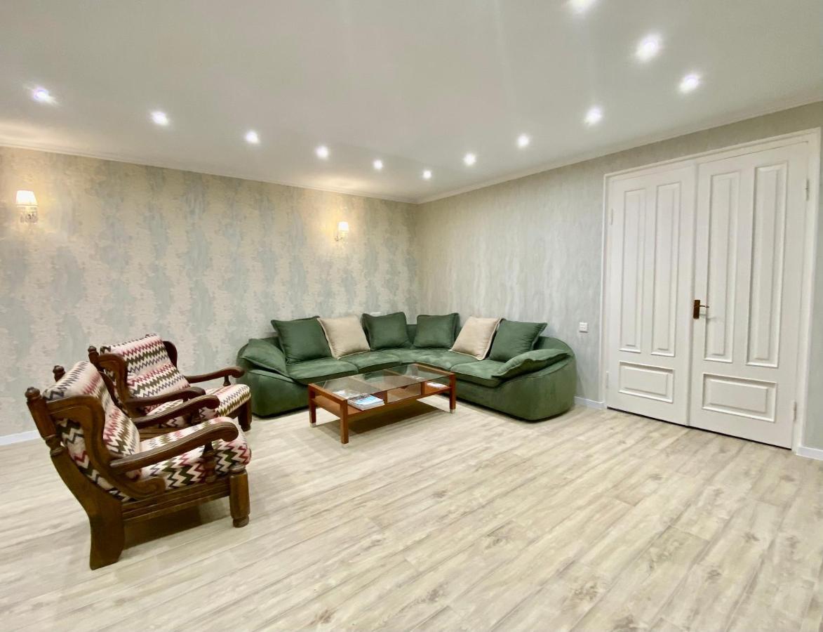 Spacious Dinamo Apartment Tbilisi Ngoại thất bức ảnh