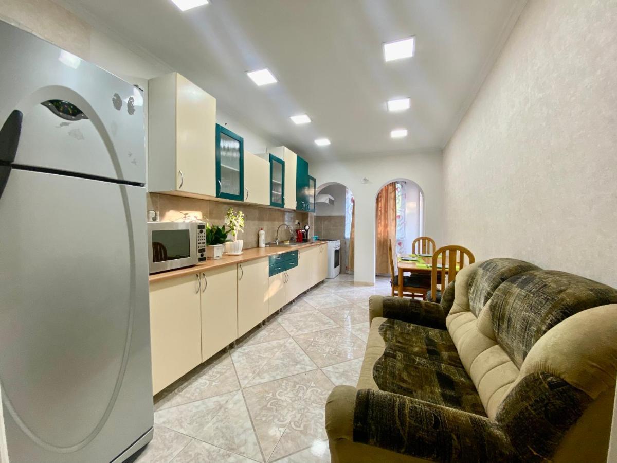 Spacious Dinamo Apartment Tbilisi Ngoại thất bức ảnh